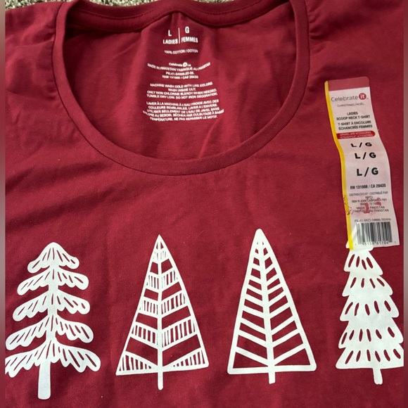 Women’s Red Christmas T-shirt- Size Large -NWT - Picture 4 of 5
